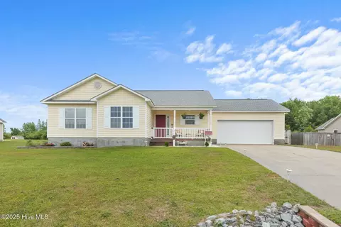 415 Jessica Ct, Richlands, NC 28574