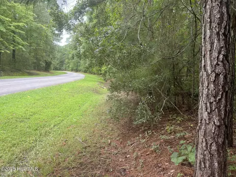 129 Winding Creek Dr, Oriental, NC 28571