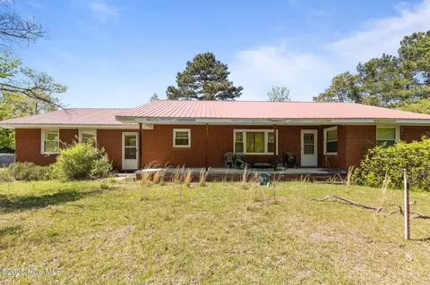 148 Simpson Dr, Vass, NC 28394