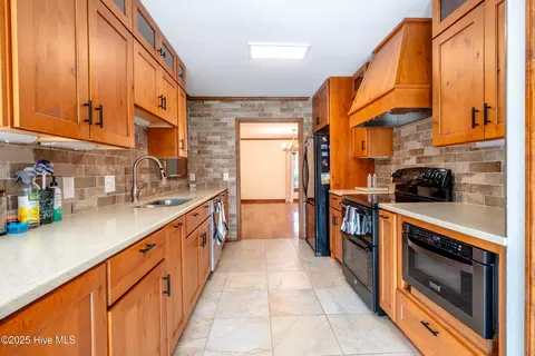 Kitchen - 90 Ridgewood Rd, Pinehurst, NC 28374 photo 2 of 2
