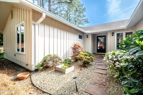 Exterior - 90 Ridgewood Rd, Pinehurst, NC 28374 photo 2 of 8