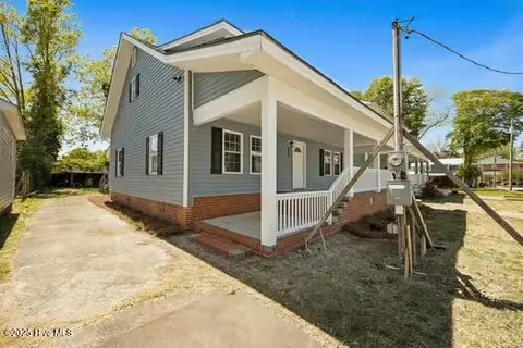 Exterior - 111 E 8th St, Washington, NC 27889 photo 3 of 4