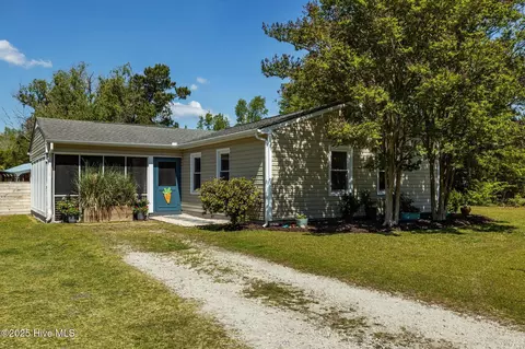 104 Walking Leaf Dr, Newport, NC 28570