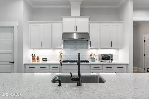 Kitchen - 596 Jackline Dr, Hampstead, NC 28443 photo 2 of 3