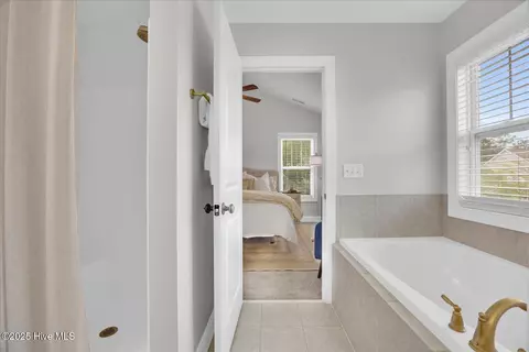 Bath - 477 Landsdowne Cir, Hampstead, NC 28443 photo 5 of 7