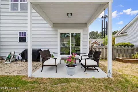 Exterior - 477 Landsdowne Cir, Hampstead, NC 28443 photo 4 of 9