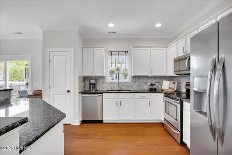 Kitchen - 477 Landsdowne Cir, Hampstead, NC 28443 photo 1 of 4