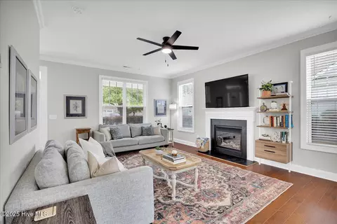 Living - 477 Landsdowne Cir, Hampstead, NC 28443 photo 3 of 3