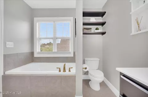 Bath - 477 Landsdowne Cir, Hampstead, NC 28443 photo 6 of 7