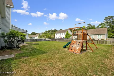 Exterior - 477 Landsdowne Cir, Hampstead, NC 28443 photo 6 of 9
