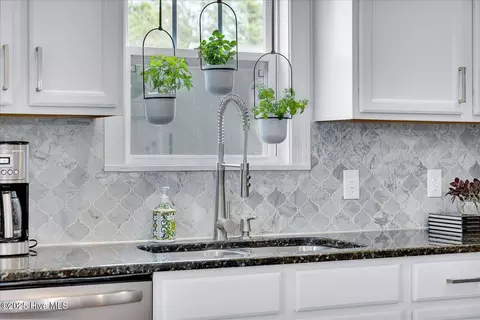 Kitchen - 477 Landsdowne Cir, Hampstead, NC 28443 photo 3 of 4