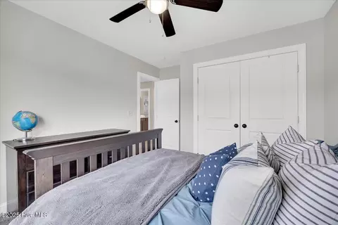 Bedroom - 477 Landsdowne Cir, Hampstead, NC 28443 photo 8 of 11