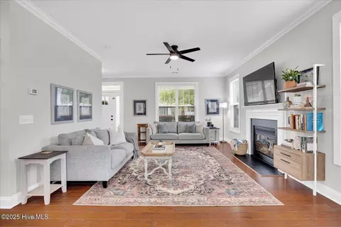 Living - 477 Landsdowne Cir, Hampstead, NC 28443 photo 2 of 3