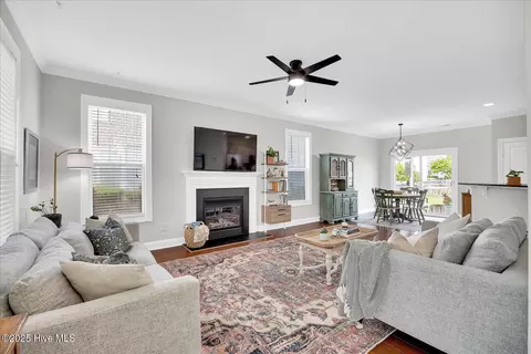 Living - 477 Landsdowne Cir, Hampstead, NC 28443 photo 1 of 3