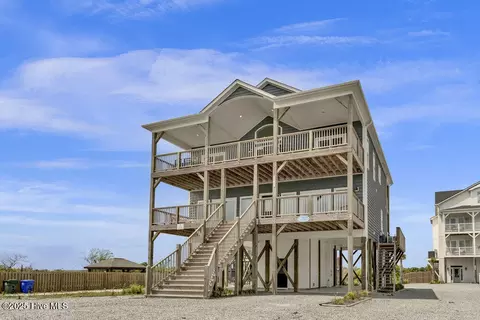 3631 Island Dr, North Topsail Beach, NC 28460