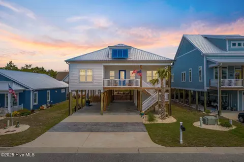 103 Island Palms Dr, Carolina Beach, NC 28428