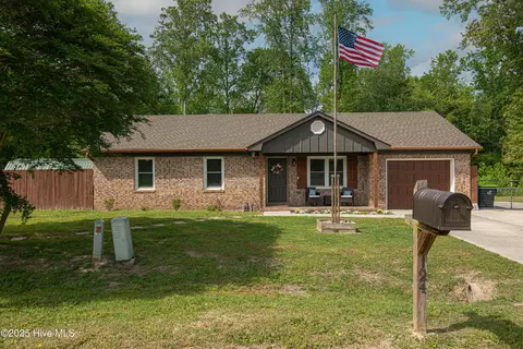 124 Meadow Trl, Jacksonville, NC 28546