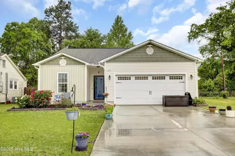 119 Thompson St, Jacksonville, NC 28540