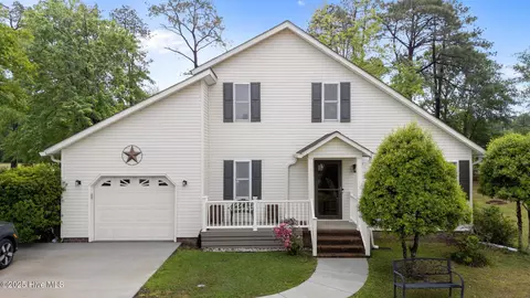 1302 Caracara Dr, New Bern, NC 28560