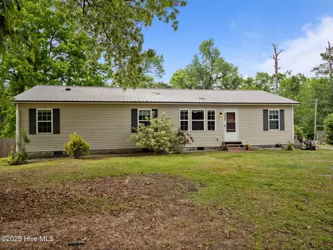 1645 Riggs Rd, Maysville, NC 28555
