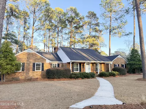 8200 Scotch Meadows Dr, Laurinburg, NC 28352