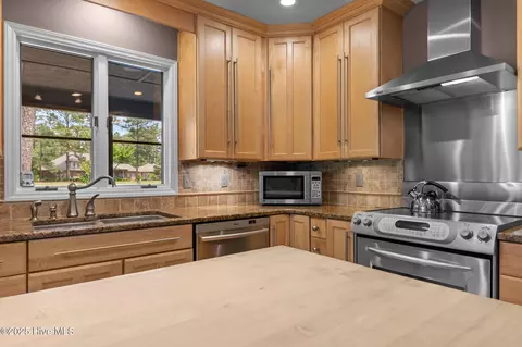 Kitchen - 14 Thunderbird Cir, Pinehurst, NC 28374 photo 5 of 5