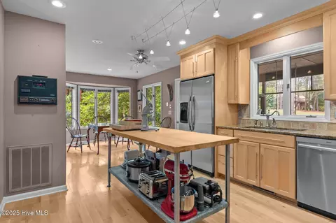 Kitchen - 14 Thunderbird Cir, Pinehurst, NC 28374 photo 4 of 5