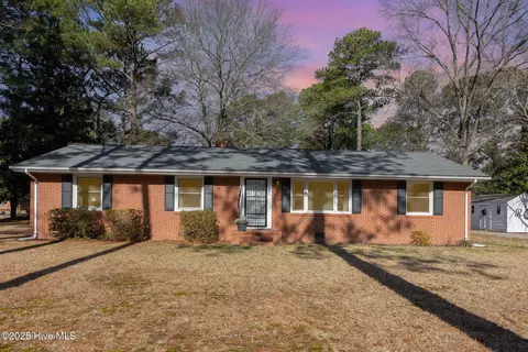 301 Cobb Dr, Elm City, NC 27822