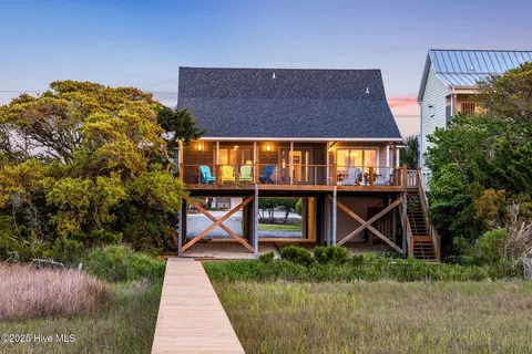 1122 N Anderson Blvd, Topsail Beach, NC 28445