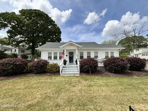 711 College St, Clinton, NC 28328