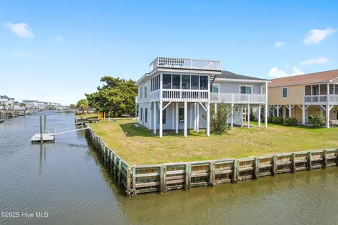 402 Dolphin St, Sunset Beach, NC 28468