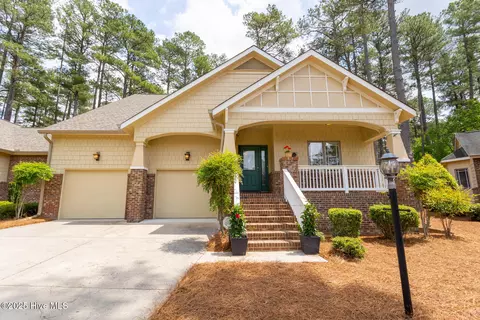 70 Lamplighter Village Dr, Pinehurst, NC 28374