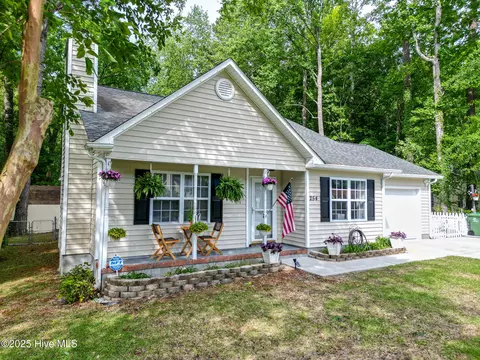 254 S Creek Dr, Jacksonville, NC 28540