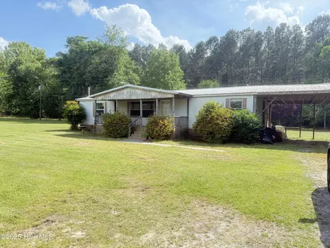 17600 Fieldcrest Rd, Laurinburg, NC 28352