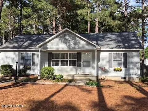 195 Woodgreen Dr, Aberdeen, NC 28315