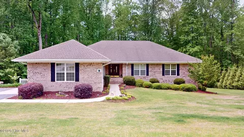 17 Lavender Dr, Whispering Pines, NC 28327