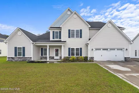 917 Farmyard Garden Dr, Jacksonville, NC 28546