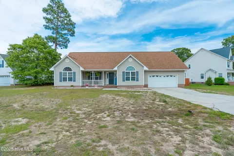 209 Star Gazer Ct, Richlands, NC 28574