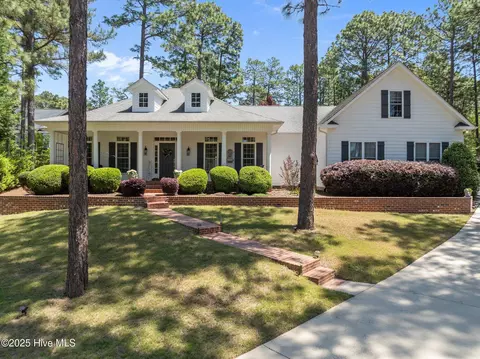 13 Chestnut Ct, Pinehurst, NC 28374