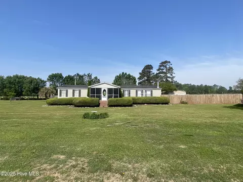 292 Hewett Dr, Whiteville, NC 28472