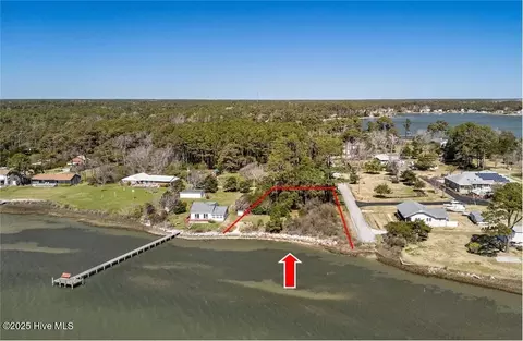 340 Sleepy Point Rd, Gloucester, NC 28528