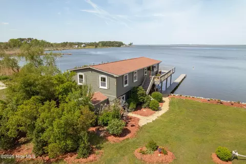 193 Whites Neck Ln, Knotts Island, NC 27950