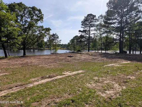 1677 Sampson Acres Dr, Clinton, NC 28328
