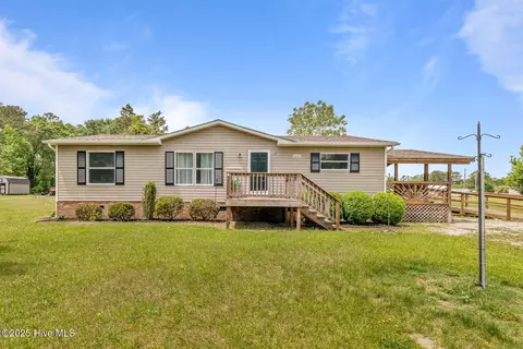 120 Church Rd, Hubert, NC 28539