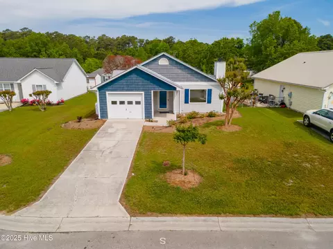 823 S Dogwood Ln, Swansboro, NC 28584