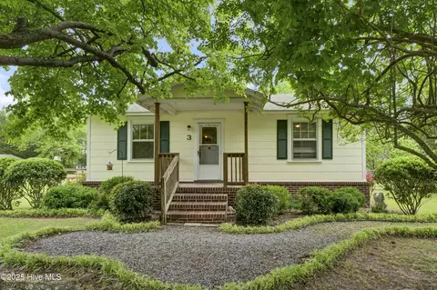 3 Castle Farms Rd, Castle Hayne, NC 28429