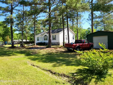 451 Luther Banks Rd, Richlands, NC 28574