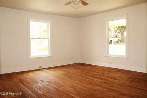 Living - 136 Phillips St, Cameron, NC 28326 photo 4 of 6