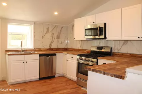 Kitchen - 136 Phillips St, Cameron, NC 28326 photo 2 of 5