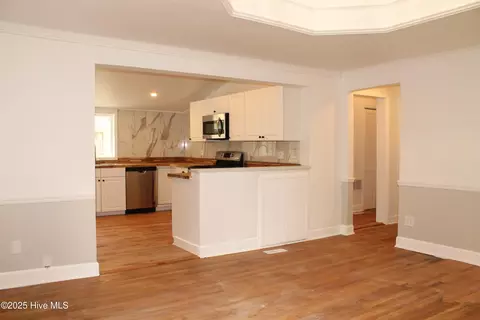 Living - 136 Phillips St, Cameron, NC 28326 photo 3 of 6
